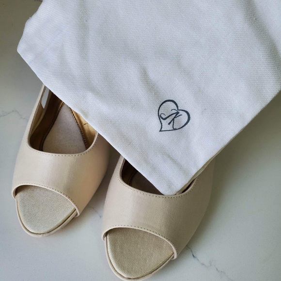 Jen+Kim. Satin material. NWB high heels shoes. Dust bag - Picture 4 of 9